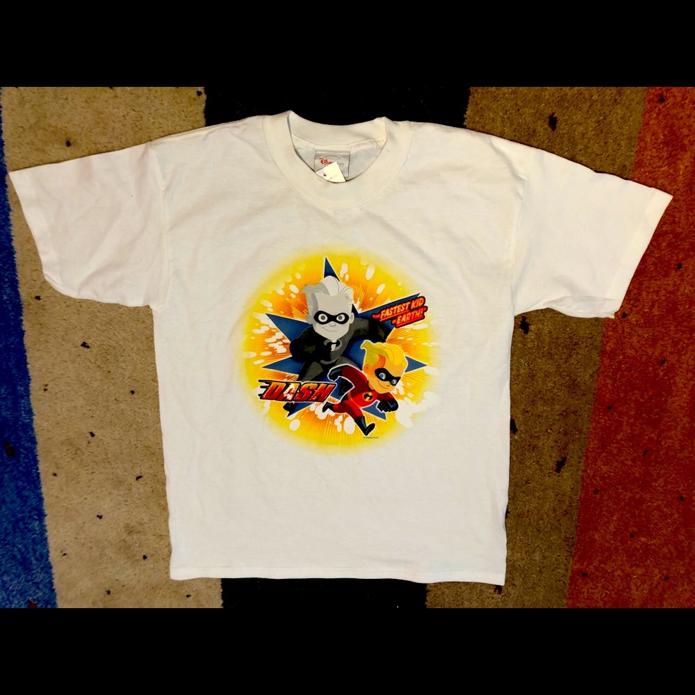 5/$25 White Disney Incredibles T-shirt Age 7/8